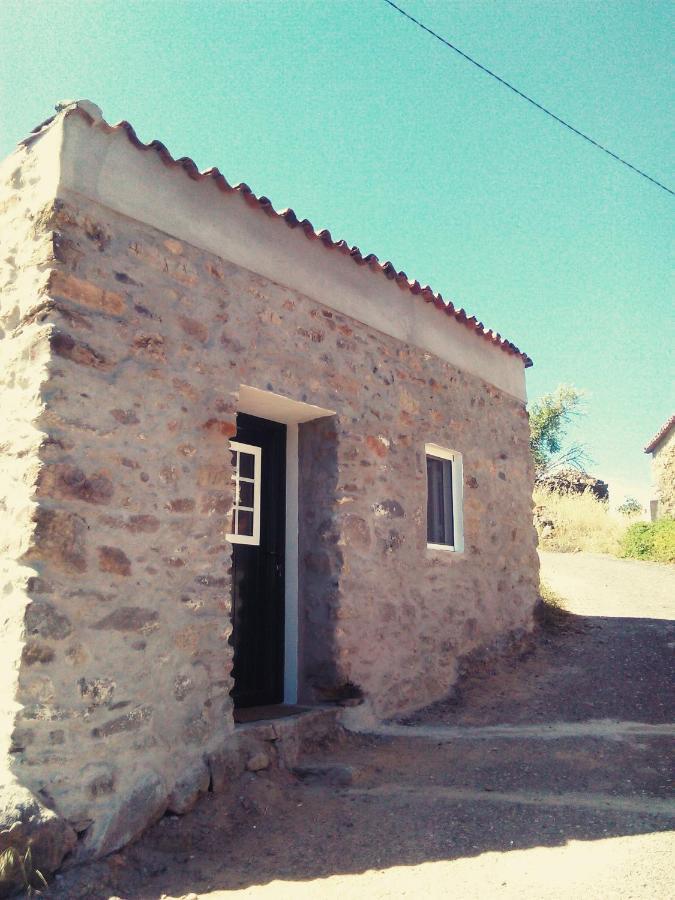 Palheiros Da Ribeira Guest House Pracana Cimeira Exterior photo